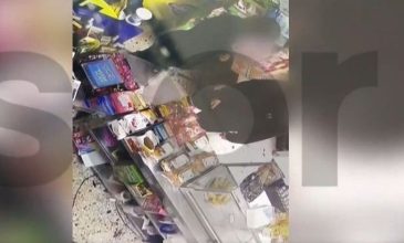 Άγριο ξύλο με σκουπόξυλα και τούβλα σε λύκειο στο Περιστέρι – Τραυματίστηκε η διευθύντρια – Σοκαριστικό βίντεο