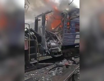 Επιβατικό τρένο χτυπήθηκε από ρωσικά πυρά στην Ουκρανία – Για τουλάχιστον 30 τραυματίες κάνει λόγο ο Ζελένσκι