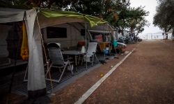 Διπλό φονικό στη Φοινικούντα: Άτομο περίμενε τον δολοφόνο κοντά στο κάμπινγκ και του έδωσε οδηγίες για το τι θα κάνει, πιστεύουν οι Αρχές