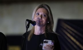 Η Μαρία Καρυστιανού παραιτήθηκε από το Δ.Σ. του Συλλόγου Συγγενών Θυμάτων των Τεμπών