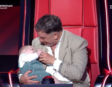 The Voice: Ο «babysitter» Γιώργος Μαζωνάκης – «Άσε το παιδί να κοιμηθεί»