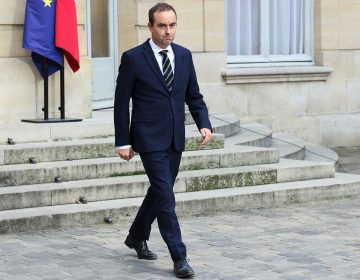 Ραγδαίες πολιτικές εξελίξεις στη Γαλλία: Παραιτήθηκε ο πρωθυπουργός Σεμπαστιάν Λεκορνί