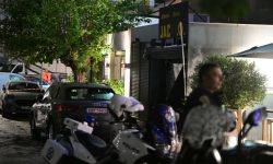 Βίντεο ντοκουμέντο από την στιγμή που άγνωστος μεταφέρει σακούλα με τη βόμβα στην είσοδο της ντισκοτέκ «Jacky.O.»