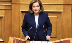 Ντόρα Μπακογιάννη: Ο ΟΠΕΚΕΠΕ είναι ένα από τα μεγαλύτερα λάθη μας και το «πληρώνουμε» τώρα – Ο πατέρας μου είχε παντρέψει κάποιον ξάδερφο ή αδερφό του «Φραπέ»