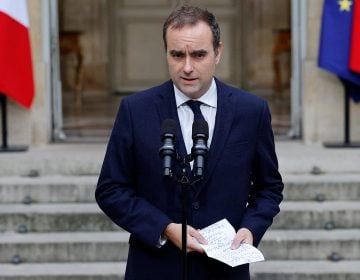 Ο Γάλλος πρωθυπουργός Λεκορνί άφησε ανοιχτό το ενδεχόμενο να υπάρξει πολιτική συμφωνία που θα μπορούσε να αποτρέψει νέες βουλευτικές εκλογές