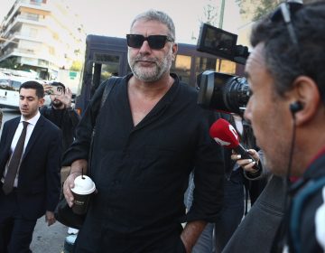 Στα δικαστήρια της Ευελπίδων ο Βασίλης Μπισμπίκης για το τροχαίο στη Φιλοθέη