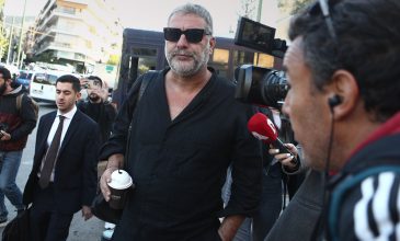 Στα δικαστήρια της Ευελπίδων ο Βασίλης Μπισμπίκης για το τροχαίο στη Φιλοθέη