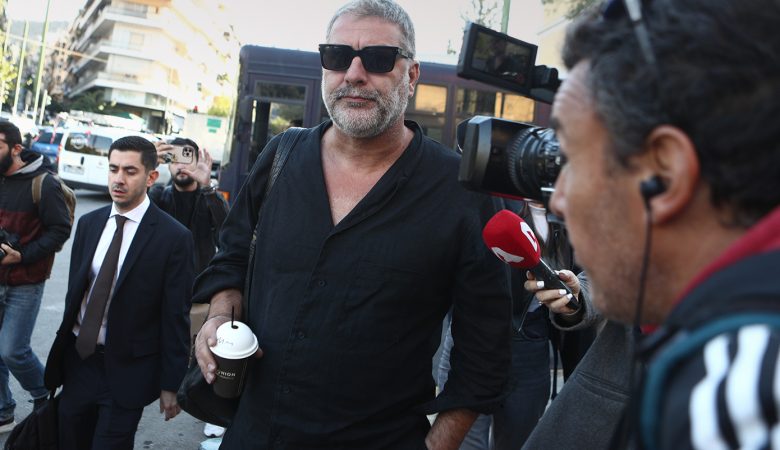 Στα δικαστήρια της Ευελπίδων ο Βασίλης Μπισμπίκης για το τροχαίο στη Φιλοθέη