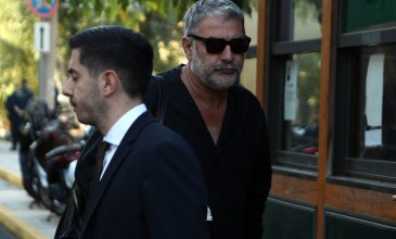 «Μόνο μια τσικουδιά ήπια» – Ένοχος ο Βασίλης Μπισμπίκης για το τροχαίο στη Φιλοθέη, χρηματική ποινή 7.000 ευρώ του επέβαλε το δικαστήριο