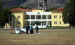 Πτώση εκπαιδευτικού αεροσκάφους στο Τατόι: Χειρουργήθηκε ο ένας πιλότος – Σε καταστολή ο δεύτερος