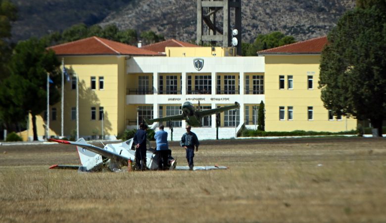Πτώση εκπαιδευτικού αεροσκάφους στο Τατόι: Χειρουργήθηκε ο ένας πιλότος – Σε καταστολή ο δεύτερος