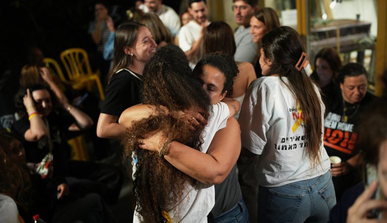 Πανηγυρισμοί ξέσπασαν στο Ισραήλ και τη Γάζα μετά την ανακοίνωση της συμφωνίας εκεχειρίας – Δείτε φωτογραφίες και βίντεο