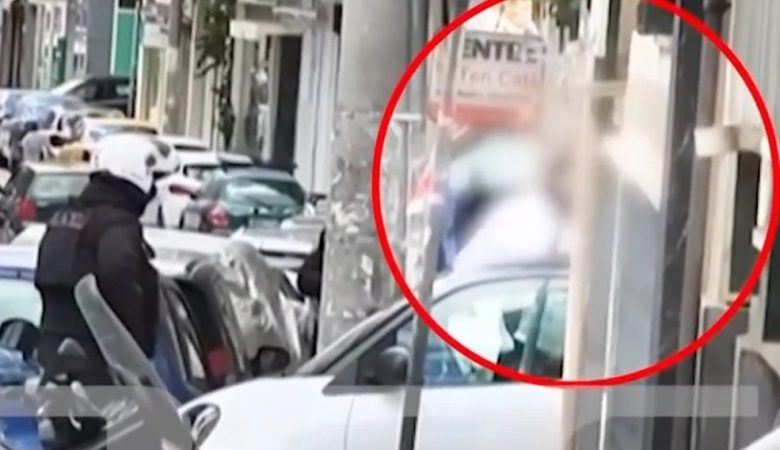 Αποκαλυπτικό βίντεο για τις κινήσεις του 43χρονου που επιτέθηκε με πιρούνι στην έγκυο γυναίκα του – Έπινε αλκοόλ επί ώρες