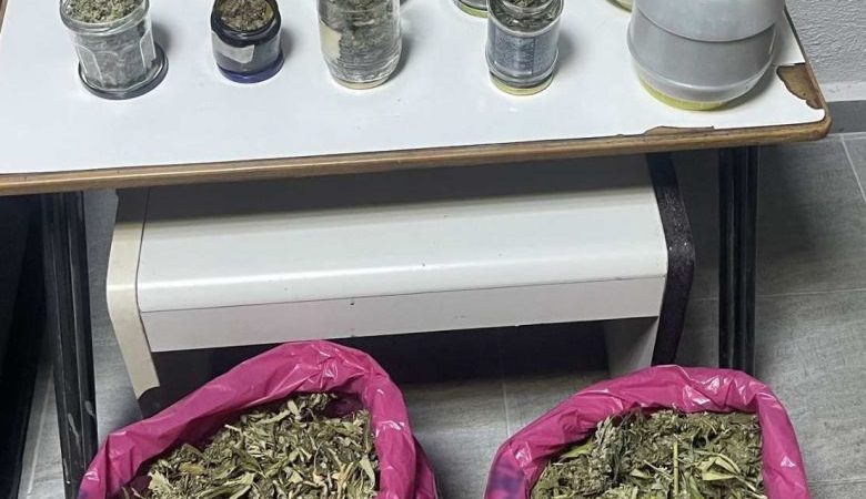 Περίπου 3 κιλά κάνναβης και μικροποσότητες ηρωίνης και κοκαΐνης κατασχέθηκαν στην Πέλλα