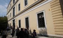 Αναβλήθηκε για την Πέμπτη η δίκη του πατέρα που φέρεται να έκανε χρήση ναρκωτικών δίπλα στο μωρό του