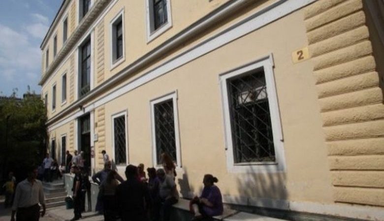 Αναβλήθηκε για την Πέμπτη η δίκη του πατέρα που φέρεται να έκανε χρήση ναρκωτικών δίπλα στο μωρό του