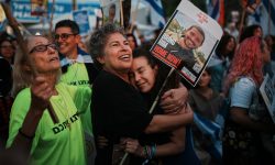 Οι πρώτοι επτά Ισραηλινοί όμηροι παραδόθηκαν στον Ερυθρό Σταυρό – Δείτε LIVE εικόνα