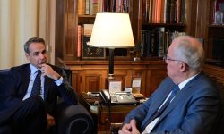 Μητσοτάκης σε Τασούλα «Το μνημείο του Αγνώστου Στρατιώτη έχει συμβολικό βάρος που πρέπει να διαφυλάξουμε»