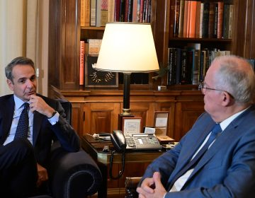 Μητσοτάκης σε Τασούλα: «Το μνημείο του Αγνώστου Στρατιώτη έχει συμβολικό βάρος που πρέπει να διαφυλάξουμε»