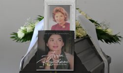 Το τελευταίο «αντίο» στην Άννα Κυριακού, στο Α’ Νεκροταφείο Αθηνών – Δείτε φωτογραφίες