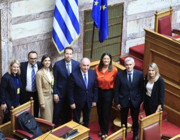 Βουλή: Ψηφίστηκε από την Ολομέλεια, με 158 «υπέρ» έναντι 109 «όχι», το εργασιακό νομοσχέδιο