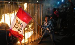 Χάος στο Περού: Τουλάχιστον 75 τραυματίες σε επεισόδια κατά τη διάρκεια διαδήλωσης στη Λίμα μετά την ανάδειξη νέας κυβέρνησης