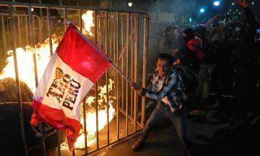 Χάος στο Περού: Τουλάχιστον 75 τραυματίες σε επεισόδια κατά τη διάρκεια διαδήλωσης στη Λίμα μετά την ανάδειξη νέας κυβέρνησης