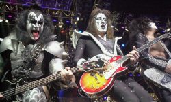 Πέθανε ο θρύλος της ροκ Ace Frehley, ιδρυτικό μέλος και κιθαρίστας των Kiss