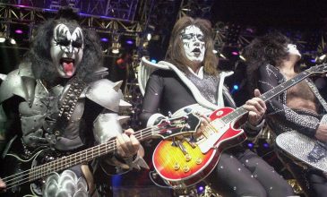 Πέθανε ο θρύλος της ροκ Ace Frehley, ιδρυτικό μέλος και κιθαρίστας των Kiss