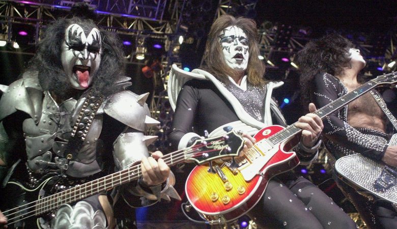 Πέθανε ο θρύλος της ροκ Ace Frehley, ιδρυτικό μέλος και κιθαρίστας των Kiss