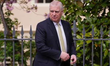 Ο πρίγκιπας Άντριου αποποιείται τον βασιλικό του τίτλο