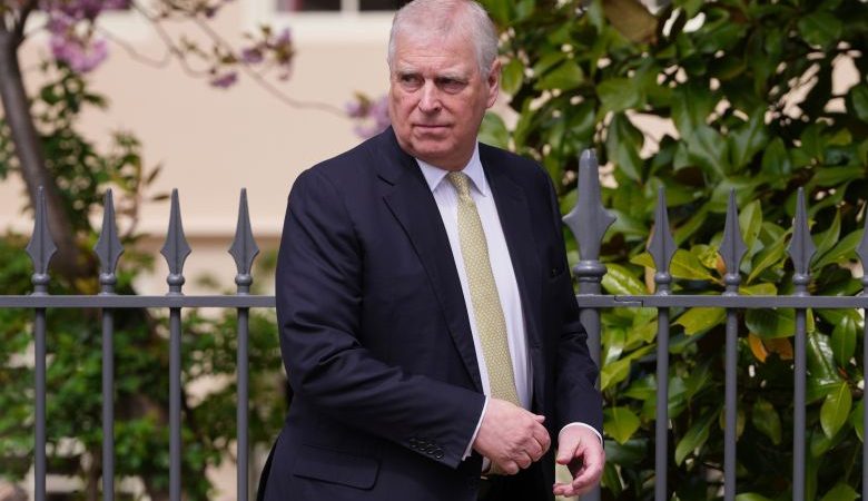 Ο πρίγκιπας Άντριου αποποιείται τον βασιλικό του τίτλο