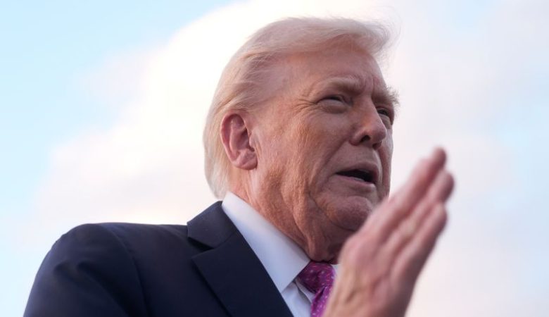 Ο Τραμπ καλεί τη Ρωσία και την Ουκρανία να σταματήσουν αμέσως τον πόλεμο – «Πρέπει να σταματήσουν εκεί όπου βρίσκονται»