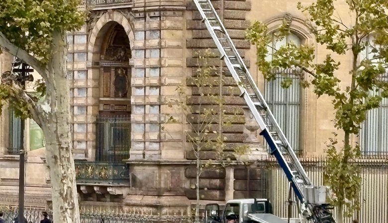 Πώς έγινε η κινηματογραφική ληστεία στο Λούβρο: Αυτά είναι τα κοσμήματα που άρπαξαν οι δράστες – «Θα ξαναβρούμε τα έργα» υπόσχεται ο Μακρόν