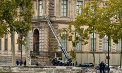 Ληστεία στο Λούβρο: Συνελήφθησαν δύο ύποπτοι – Δυσαρεστημένη η εισαγγελέας του Παρισιού για τη διαρροή της πληροφορίας