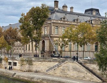 Ληστεία στο Λούβρο: Την προσαγωγή άλλων πέντε υπόπτων, ανακοίνωσαν οι αστυνομικές αρχές του Παρισιού – Ο ένας φέρεται να ήταν παρών στο ριφιφί