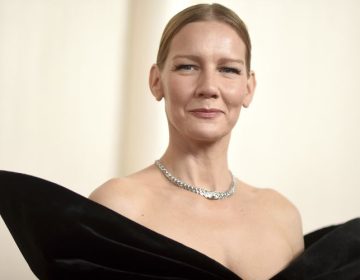 Ξεκίνησαν τα γυρίσματα της φιλόδοξης ταινίας «1949» με τη Σάντρα Χιούλερ