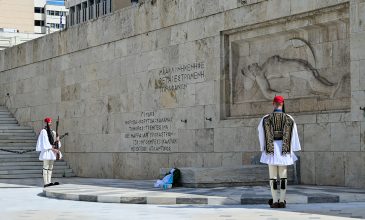 Εντείνεται η κόντρα για τον Άγνωστο Στρατιώτη: Στη δικαιοσύνη προσφεύγει ο Δούκας – Η απάντηση του υπουργείου Εθνικής Άμυνας