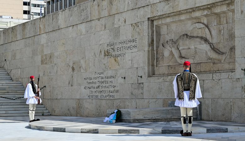 Εντείνεται η κόντρα για τον Άγνωστο Στρατιώτη: Στη δικαιοσύνη προσφεύγει ο Δούκας – Η απάντηση του υπουργείου Εθνικής Άμυνας