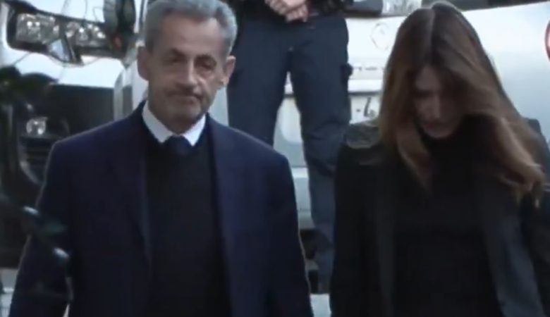 Στη φυλακή «Λα Σαντέ» του Παρισιού μετέβη ο Νικολά Σαρκοζί για να αρχίσει την έκτιση της ποινής φυλάκισης που του έχει επιβληθεί