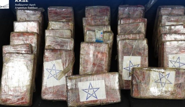 Εντοπίστηκαν 39 κιλά κοκαΐνης σε κοντέινερ με μπανάνες στον Πειραιά – Πάνω από 1 εκατ. ευρώ η αξία τους