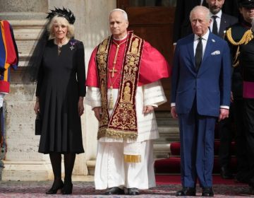 Κάρολος και Καμίλα παρακολούθησαν την λειτουργία στη βασιλική του Αγίου Παύλου