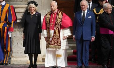 Κάρολος και Καμίλα παρακολούθησαν την λειτουργία στη βασιλική του Αγίου Παύλου