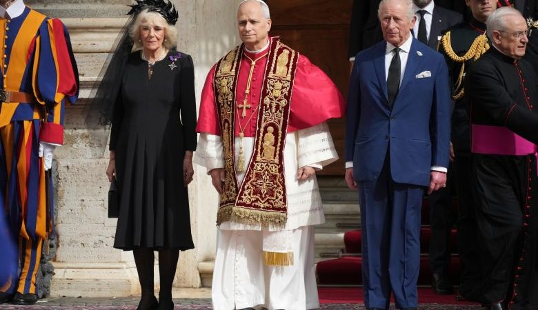 Κάρολος και Καμίλα παρακολούθησαν την λειτουργία στη βασιλική του Αγίου Παύλου