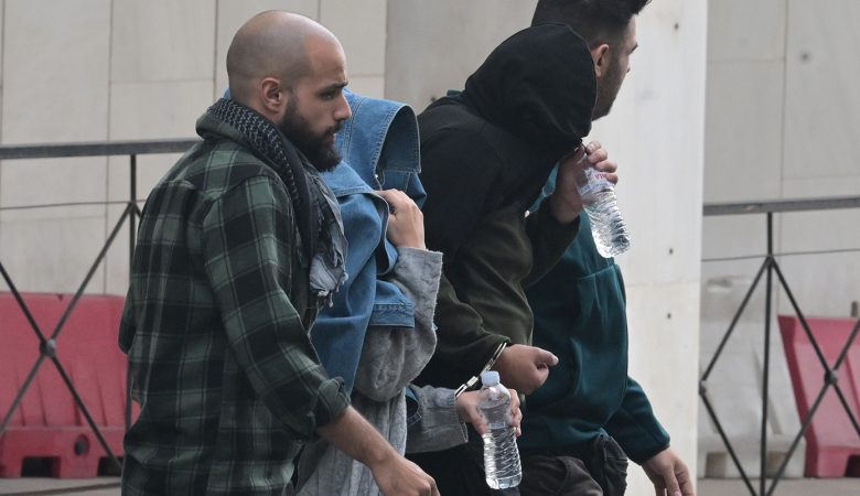 Ολοκληρώθηκαν οι απολογίες για τις παράνομες επιδοτήσεις στον ΟΠΕΚΕΠΕ: 13 κατηγορούμενοι προφυλακίστηκαν