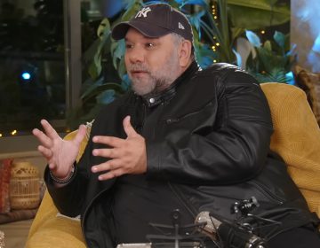 Γρηγόρης Αρναούτογλου: «Πήγα σε ψυχίατρο τότε και τώρα το μνημονεύω συνεχώς γιατί ίσως να ήταν τελείως διαφορετική η ζωή μου»