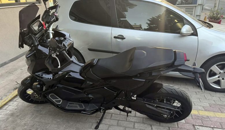 Eξαρθρώθηκε συμμορία που έκλεβε αυτοκίνητα σε διάφορες περιοχές της Αττικής – Επτά συλλήψεις