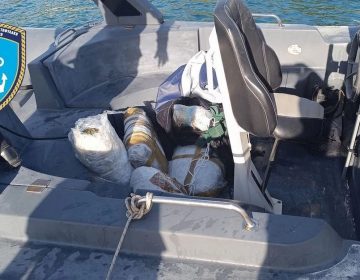 Το Λιμενικό κατέσχεσε 136 κιλά κάνναβης και συνέλαβε έναν 50χρονο στην Ηγουμενίτσα