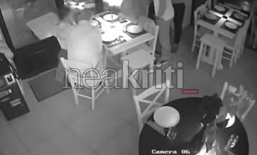 Κουκουλοφόροι επιτέθηκαν με αυγά στον Μάκη Βορίδη που βρισκόταν σε εστιατόριο στο Ηράκλειο – Αναποδογύρισαν τραπέζια, πέταξαν καρέκλες και μπουκάλια