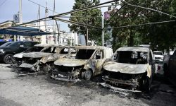 Εμπρηστική επίθεση σε αντιπροσωπεία οχημάτων στη Νέα Φιλαδέλφεια τα ξημερώματα